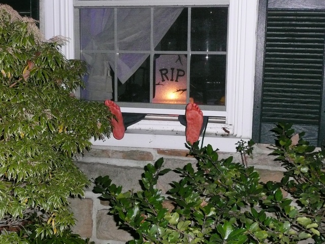 09 - Window Grave